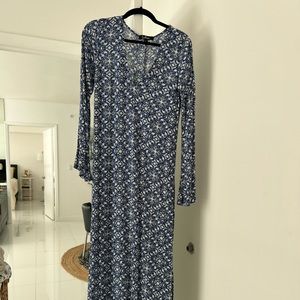 Lulus dress - runs a little big but is beautiful! Size small, blue long maxi